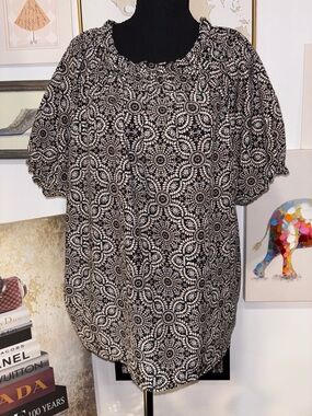 Ann Taylor Factory Black & White Medallion Puff-Sleeve Blouse